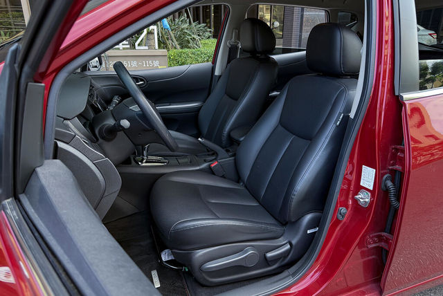 NISSAN日產 TIIDA  第12張相片