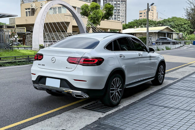 M-BENZ賓士 GLC300 AMG COUPE  第2張相片