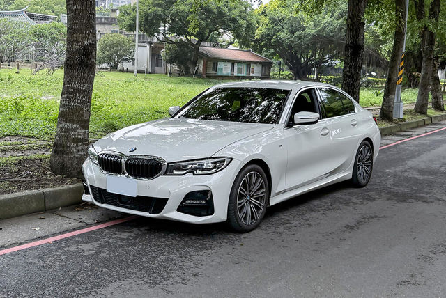 BMW寶馬 320I M SPORT  第1張相片