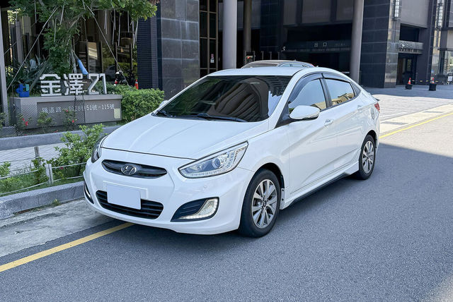 HYUNDAI現代 VERNA  第1張相片