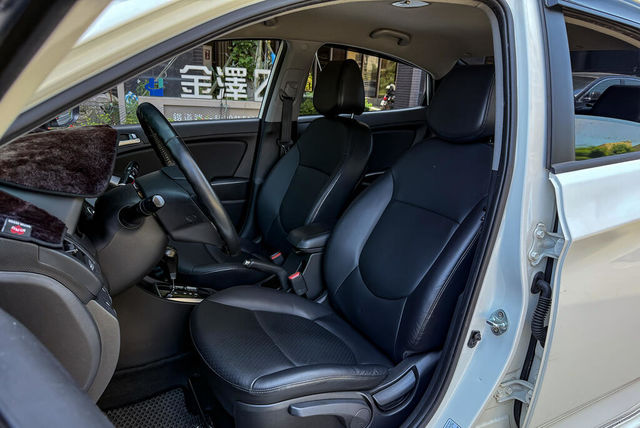 HYUNDAI現代 VERNA  第7張相片