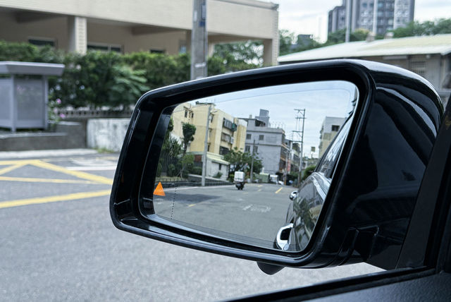 M-BENZ賓士 E250  第4張相片