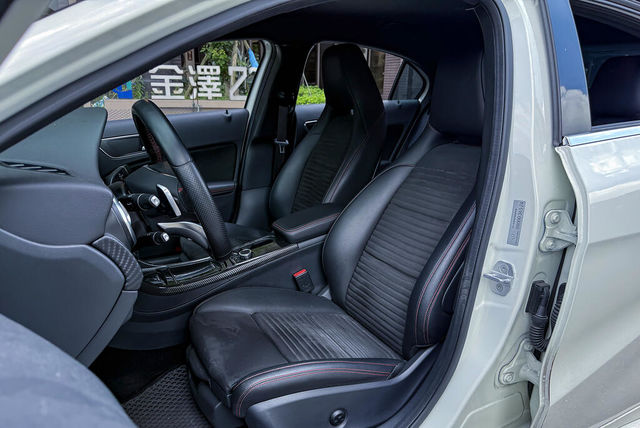 M-BENZ賓士 A180  第12張相片