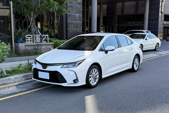 TOYOTA豐田 ALTIS  第1張相片