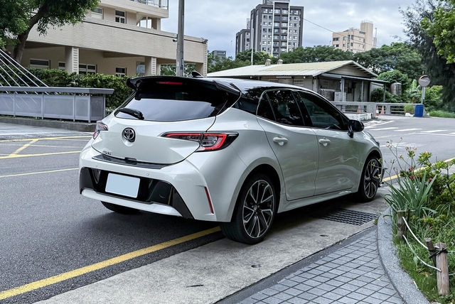 TOYOTA豐田 AURIS  第2張相片