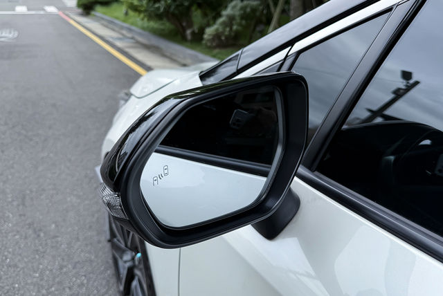 TOYOTA豐田 AURIS  第4張相片