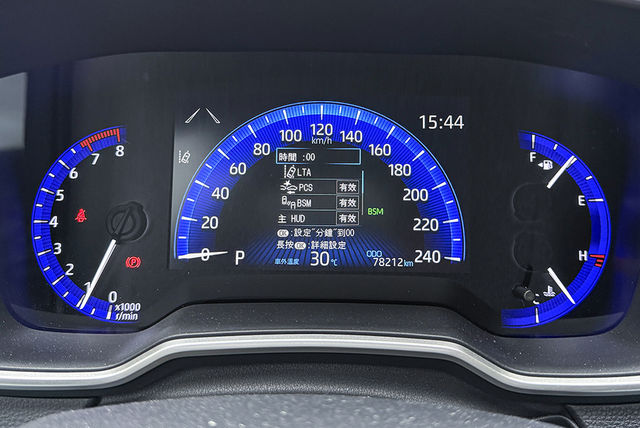 TOYOTA豐田 AURIS  第7張相片