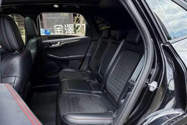 FORD福特 KUGA  第17張相片