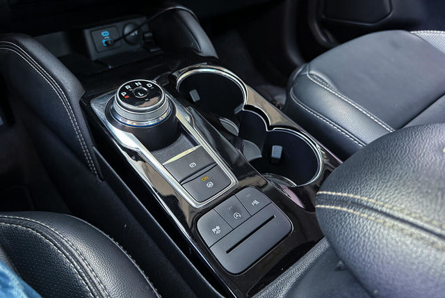 FORD福特 KUGA  第13張相片