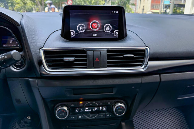 MAZDA馬自達 MAZDA 3  第10張相片