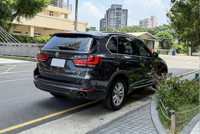 BMW寶馬 X5 XDRIVE25D  第2張相片