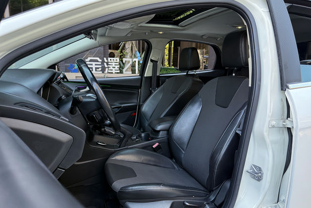 FORD福特 FOCUS  第12張相片