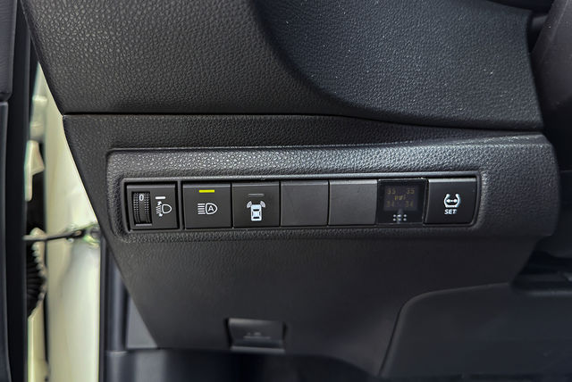 TOYOTA豐田 COROLLA ALTIS HYBRID  第8張相片