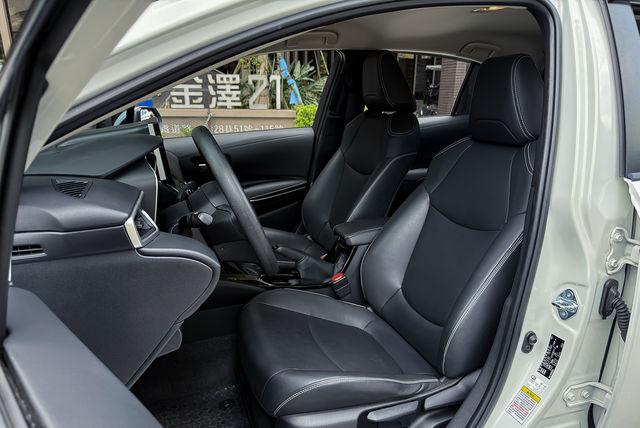 TOYOTA豐田 COROLLA ALTIS HYBRID  第15張相片