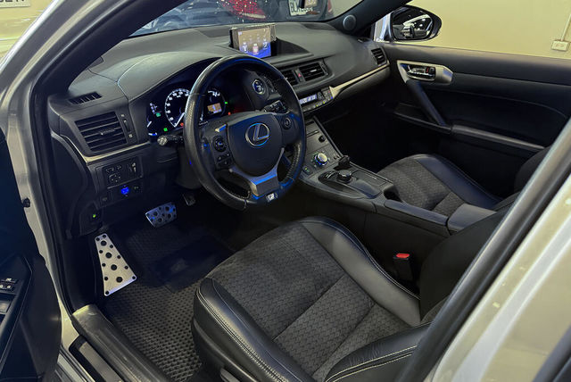 LEXUS凌志 CT200H  第4張相片