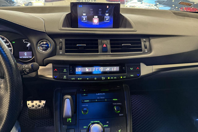 LEXUS凌志 CT200H  第6張相片