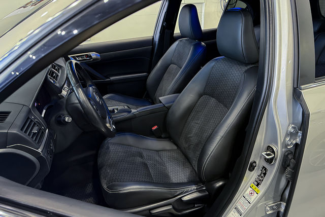 LEXUS凌志 CT200H  第7張相片