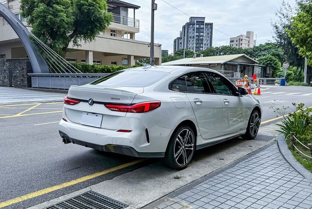 BMW寶馬 218I M SPORT  第2張相片
