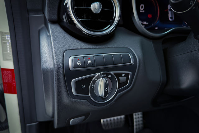 M-BENZ賓士 C180 COUPE  第7張相片