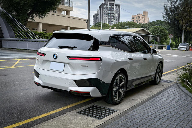 BMW寶馬 IX XDRIVE40  第2張相片