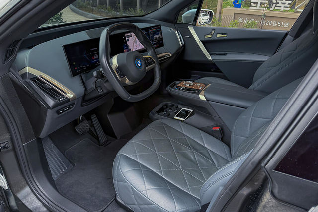 BMW寶馬 IX XDRIVE40  第3張相片