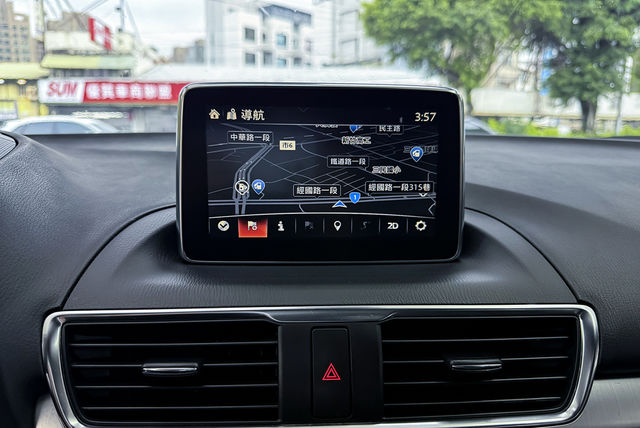 MAZDA馬自達 MAZDA 3  第7張相片
