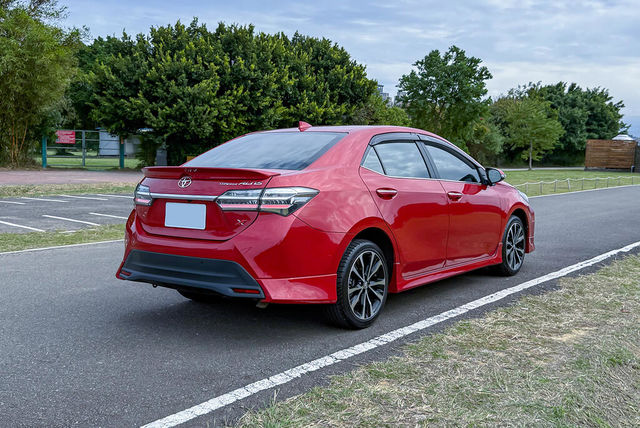 TOYOTA豐田 ALTIS  第2張相片