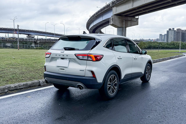FORD福特 KUGA  第2張相片