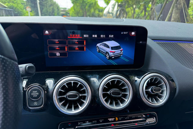 M-BENZ賓士 GLA200  第8張相片