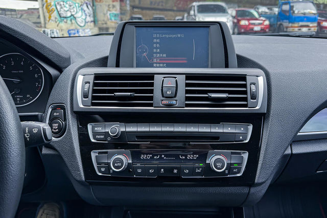 BMW寶馬 120I  第6張相片