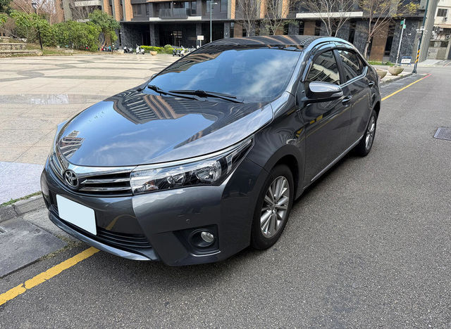 TOYOTA豐田 ALTIS  第1張相片