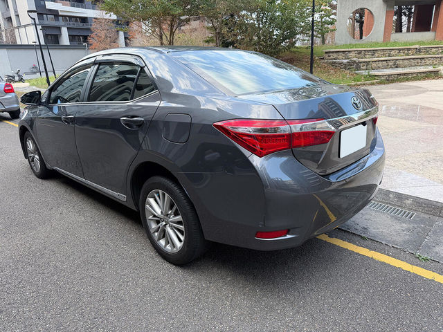 TOYOTA豐田 ALTIS  第2張相片