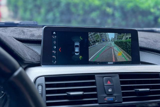 BMW寶馬 320I M SPORT  第8張相片