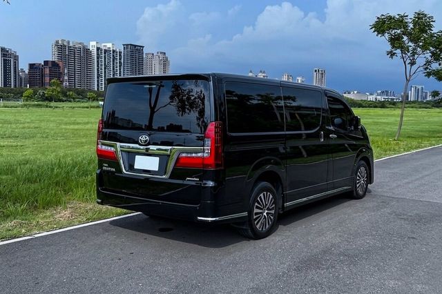 TOYOTA豐田 GRANVIA  第3張相片