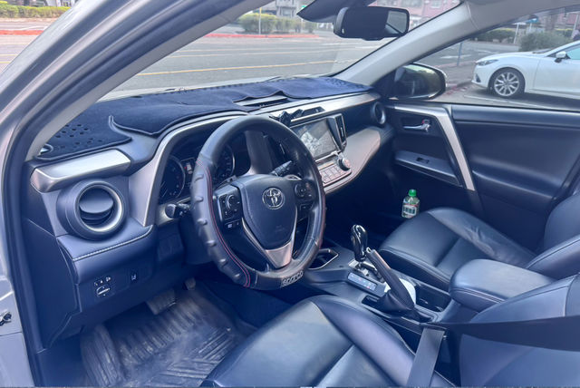 TOYOTA豐田 RAV4  第3張相片