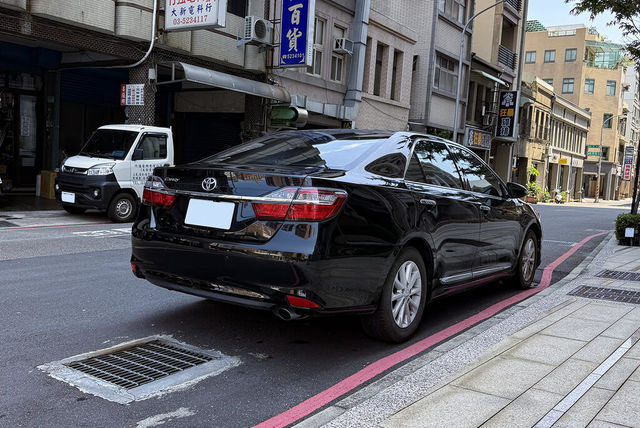 TOYOTA豐田 CAMRY  第2張相片