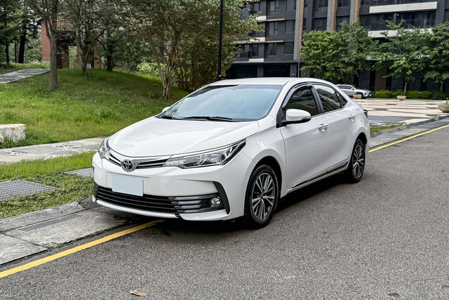 TOYOTA豐田 ALTIS  第1張相片