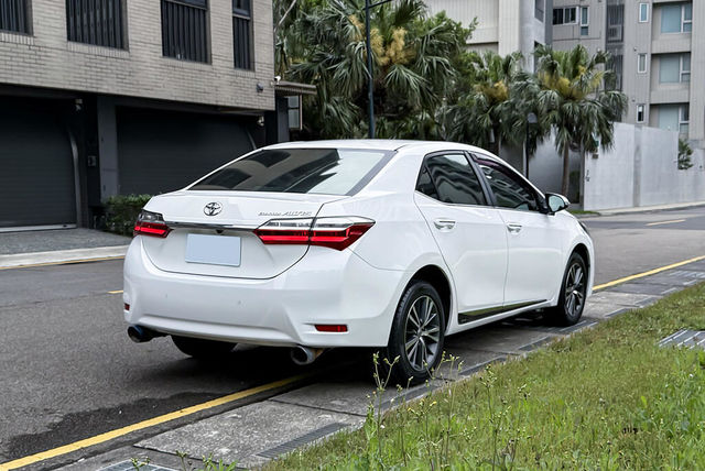 TOYOTA豐田 ALTIS  第2張相片