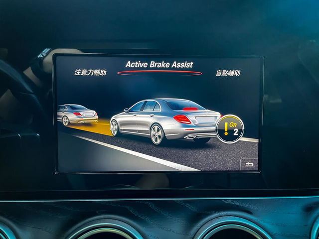 M-BENZ賓士 E200  第11張相片