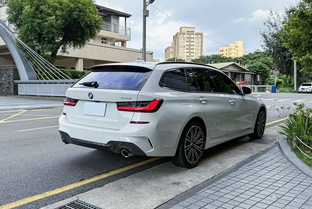 BMW寶馬 320I M SPORT  第2張相片