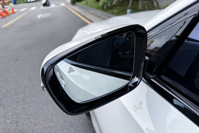 BMW寶馬 320I M SPORT  第5張相片