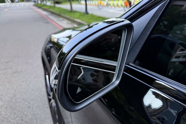 M-BENZ賓士 GLC300  第4張相片