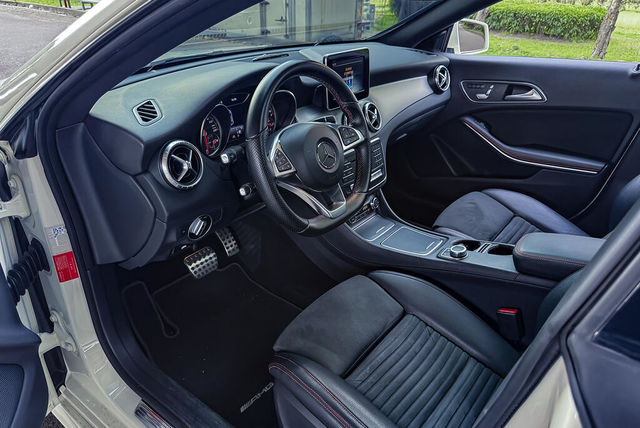 M-BENZ賓士 CLA250  第4張相片