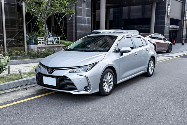 TOYOTA豐田 ALTIS  第1張相片