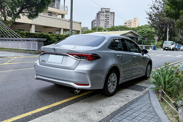 TOYOTA豐田 ALTIS  第2張相片