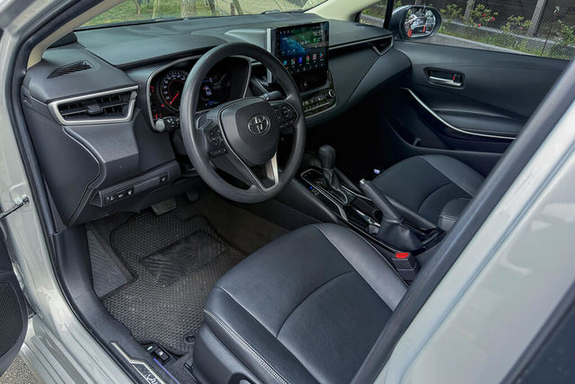 TOYOTA豐田 ALTIS  第3張相片