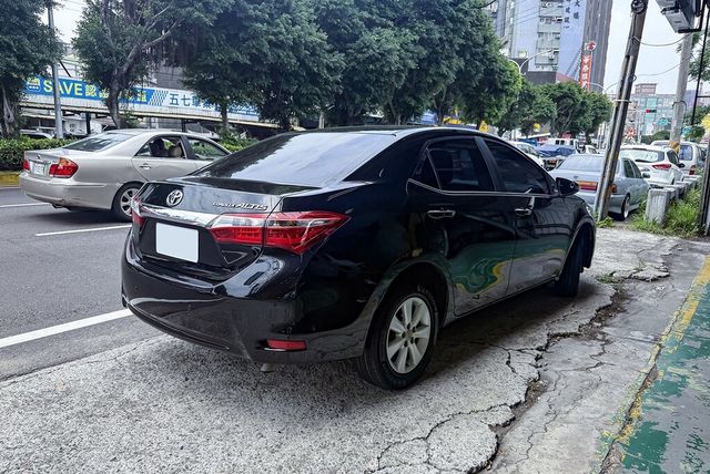 TOYOTA豐田 ALTIS  第2張相片