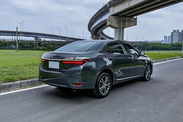 TOYOTA豐田 ALTIS  第2張相片