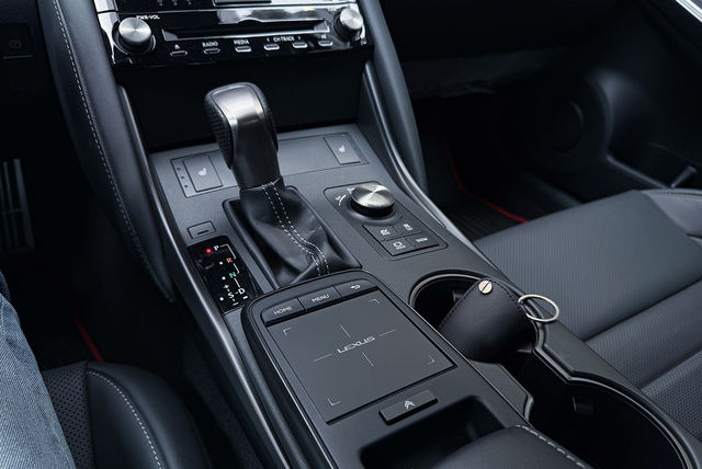 LEXUS凌志 IS 300H  第11張相片