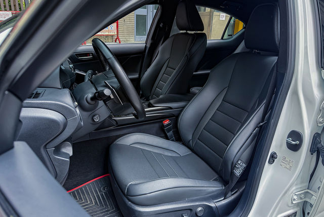 LEXUS凌志 IS 300H  第12張相片